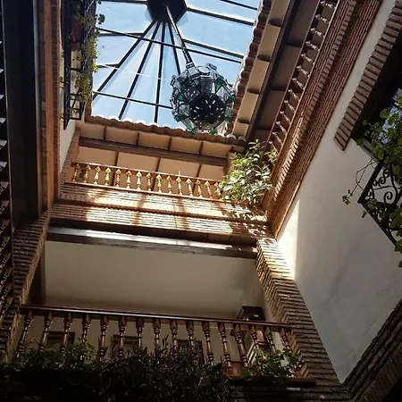 Homestay Palacete Magistral Dominguez *